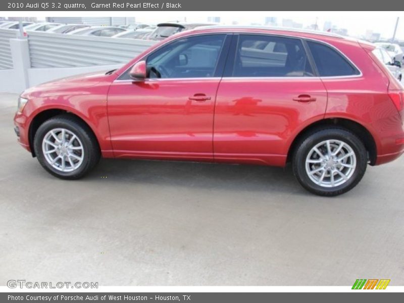Garnet Red Pearl Effect / Black 2010 Audi Q5 3.2 quattro