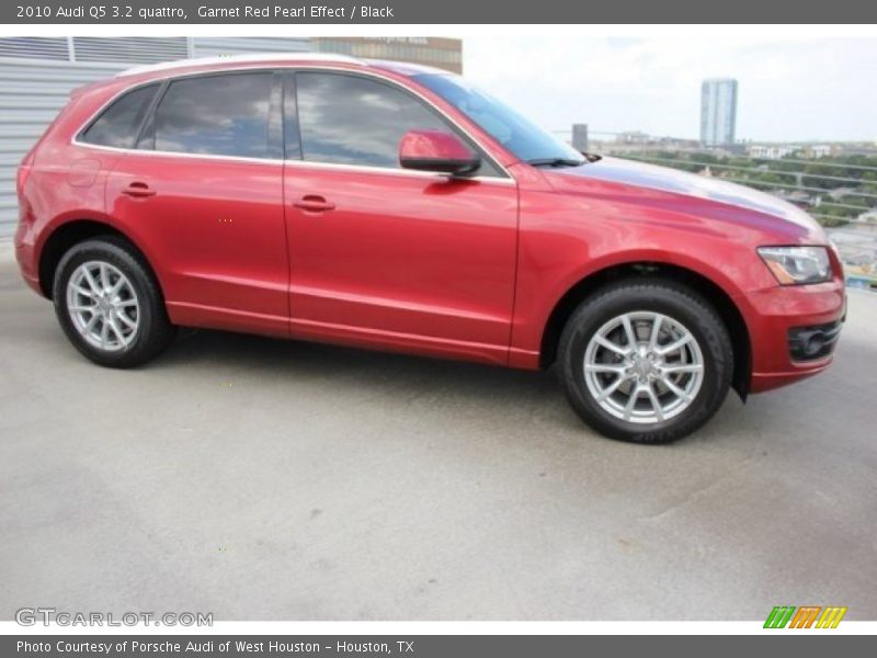 Garnet Red Pearl Effect / Black 2010 Audi Q5 3.2 quattro