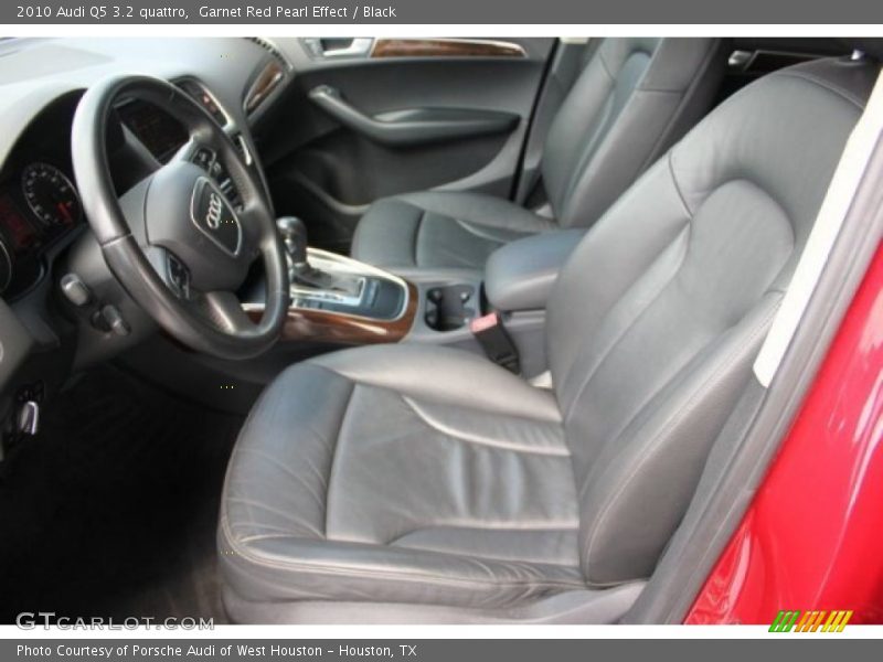 Garnet Red Pearl Effect / Black 2010 Audi Q5 3.2 quattro