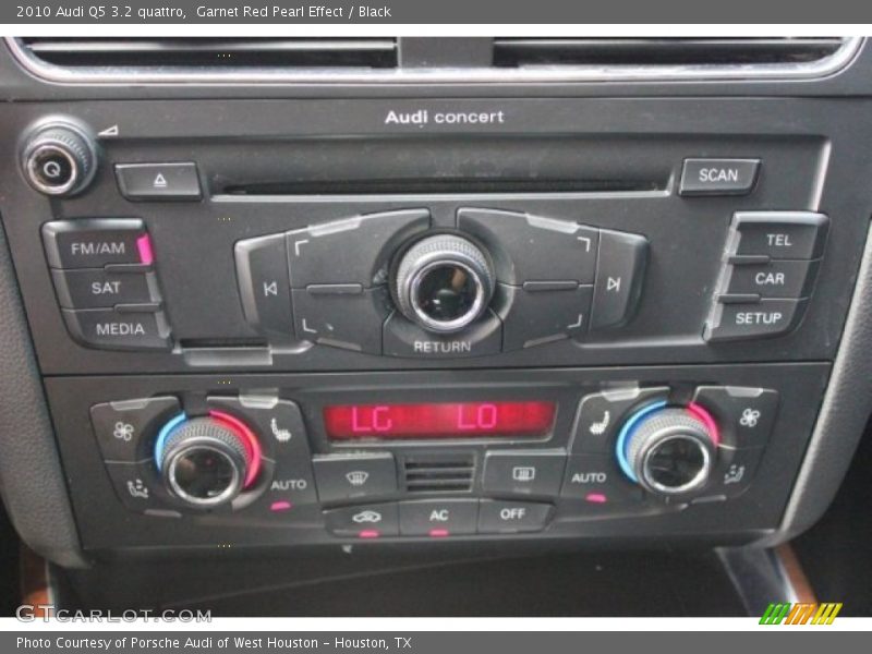Garnet Red Pearl Effect / Black 2010 Audi Q5 3.2 quattro