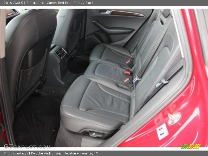 Garnet Red Pearl Effect / Black 2010 Audi Q5 3.2 quattro