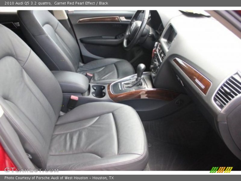 Garnet Red Pearl Effect / Black 2010 Audi Q5 3.2 quattro