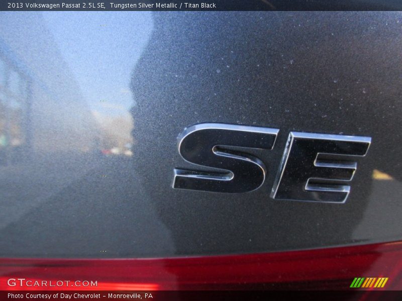 Tungsten Silver Metallic / Titan Black 2013 Volkswagen Passat 2.5L SE