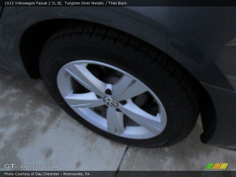 Tungsten Silver Metallic / Titan Black 2013 Volkswagen Passat 2.5L SE