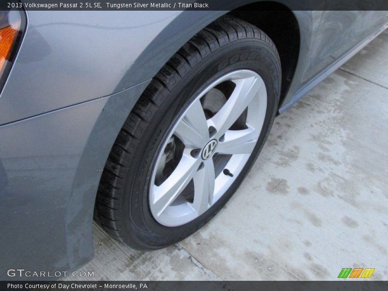 Tungsten Silver Metallic / Titan Black 2013 Volkswagen Passat 2.5L SE