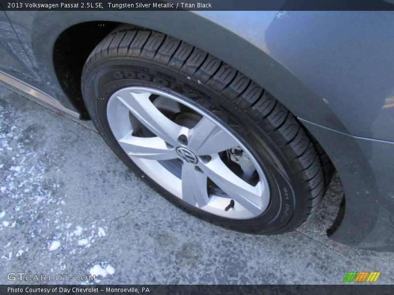 Tungsten Silver Metallic / Titan Black 2013 Volkswagen Passat 2.5L SE