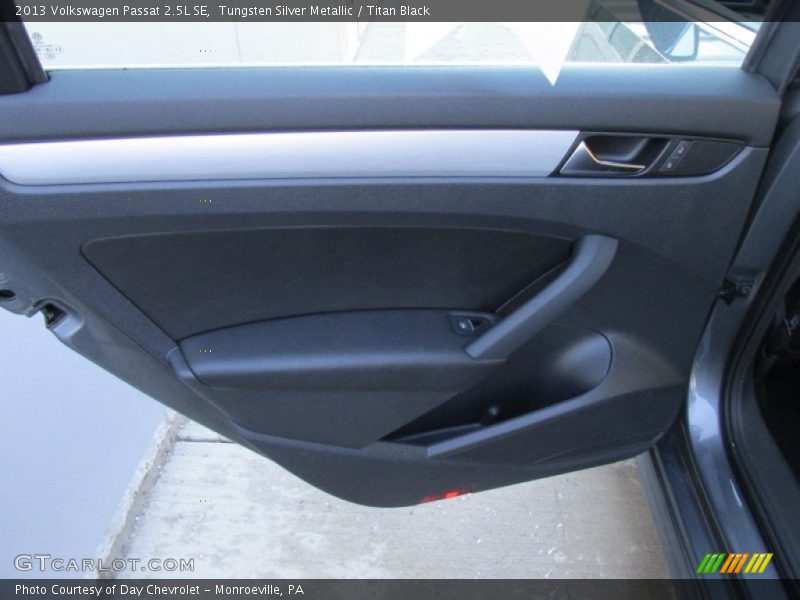 Tungsten Silver Metallic / Titan Black 2013 Volkswagen Passat 2.5L SE