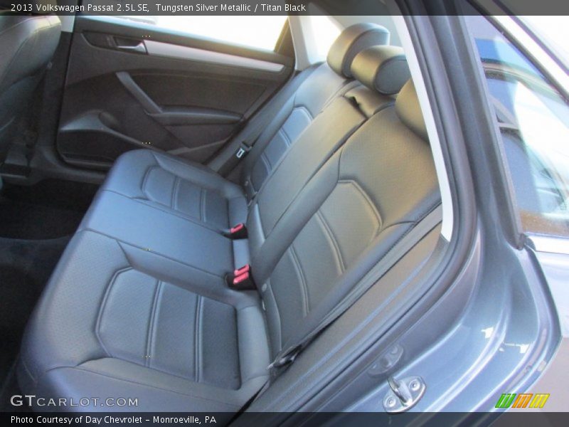 Tungsten Silver Metallic / Titan Black 2013 Volkswagen Passat 2.5L SE