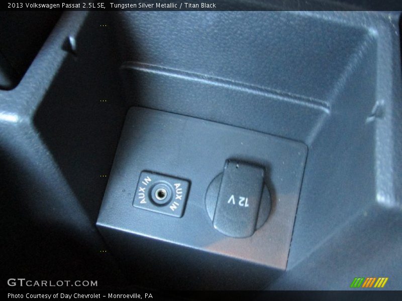 Tungsten Silver Metallic / Titan Black 2013 Volkswagen Passat 2.5L SE