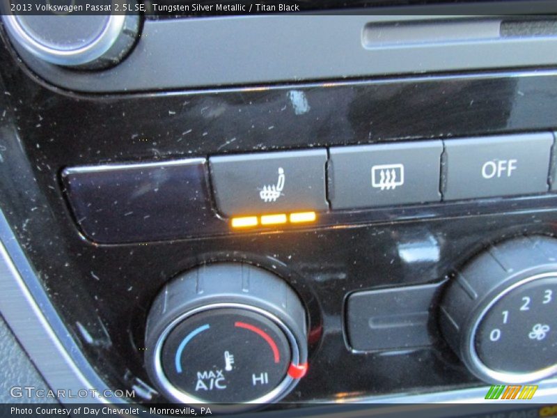 Tungsten Silver Metallic / Titan Black 2013 Volkswagen Passat 2.5L SE