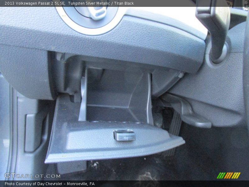 Tungsten Silver Metallic / Titan Black 2013 Volkswagen Passat 2.5L SE