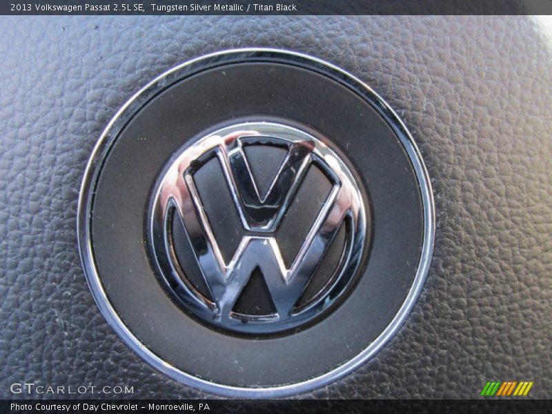 Tungsten Silver Metallic / Titan Black 2013 Volkswagen Passat 2.5L SE