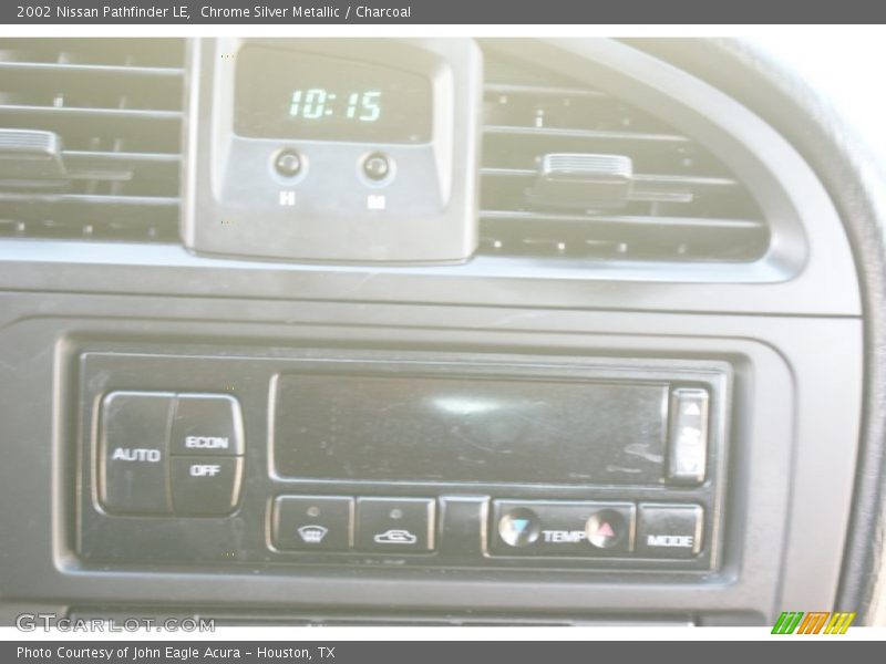 Chrome Silver Metallic / Charcoal 2002 Nissan Pathfinder LE