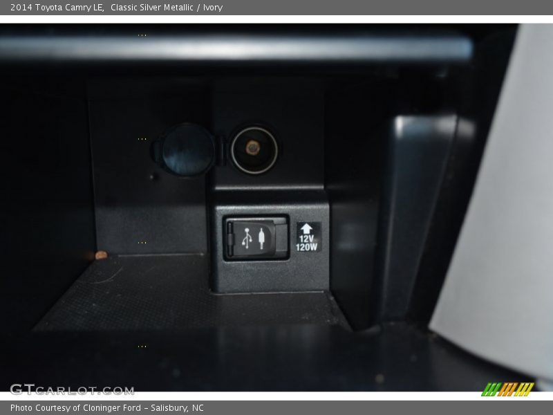 Classic Silver Metallic / Ivory 2014 Toyota Camry LE