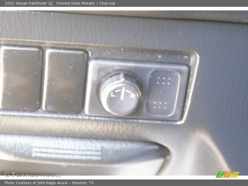 Chrome Silver Metallic / Charcoal 2002 Nissan Pathfinder LE