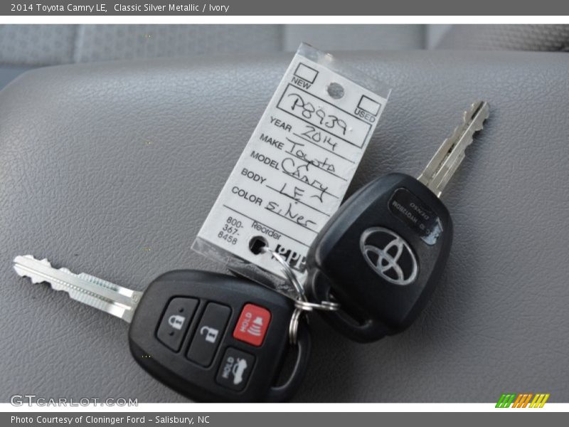 Classic Silver Metallic / Ivory 2014 Toyota Camry LE