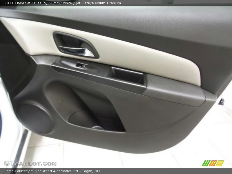 Summit White / Jet Black/Medium Titanium 2011 Chevrolet Cruze LS