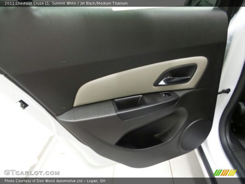 Summit White / Jet Black/Medium Titanium 2011 Chevrolet Cruze LS