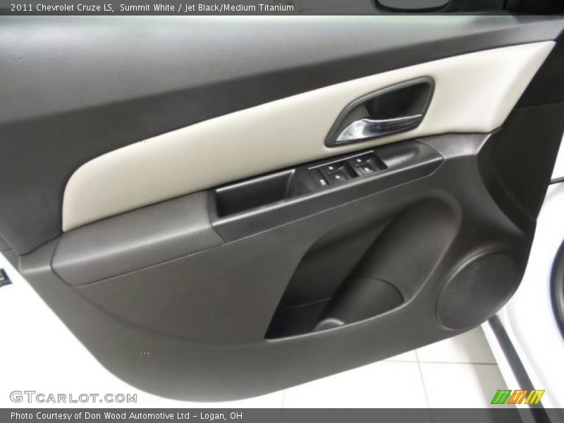 Summit White / Jet Black/Medium Titanium 2011 Chevrolet Cruze LS