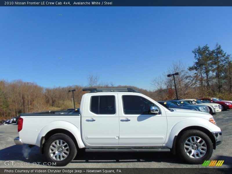 Avalanche White / Steel 2010 Nissan Frontier LE Crew Cab 4x4