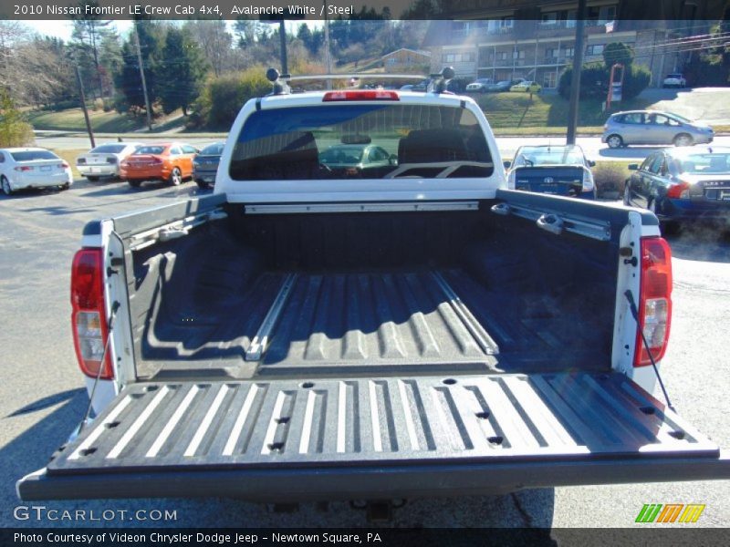 Avalanche White / Steel 2010 Nissan Frontier LE Crew Cab 4x4