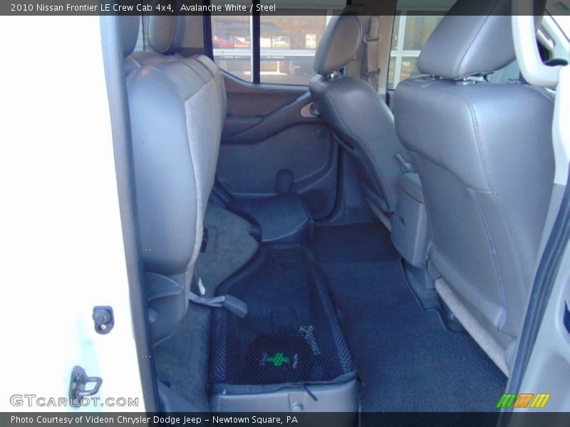 Avalanche White / Steel 2010 Nissan Frontier LE Crew Cab 4x4