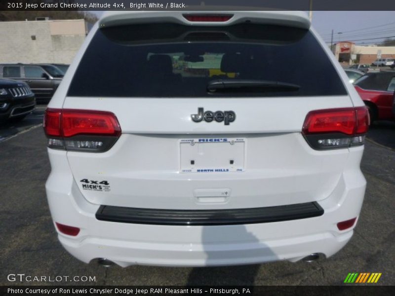 Bright White / Black 2015 Jeep Grand Cherokee Altitude 4x4