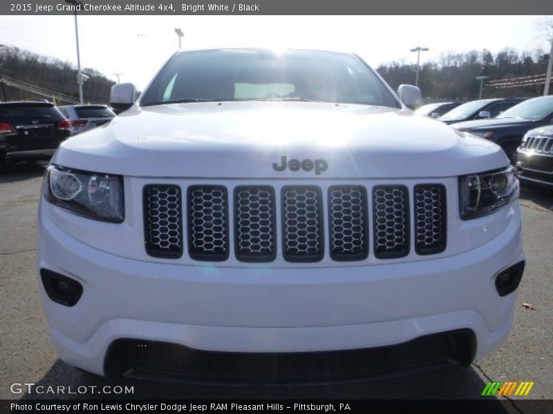 Bright White / Black 2015 Jeep Grand Cherokee Altitude 4x4