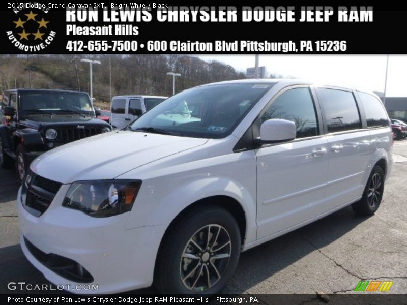 Bright White / Black 2015 Dodge Grand Caravan SXT