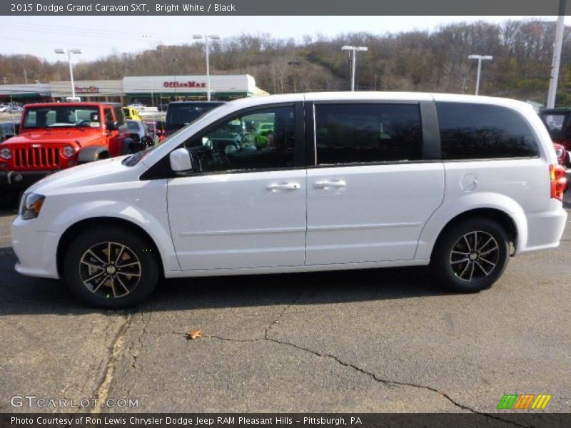 Bright White / Black 2015 Dodge Grand Caravan SXT