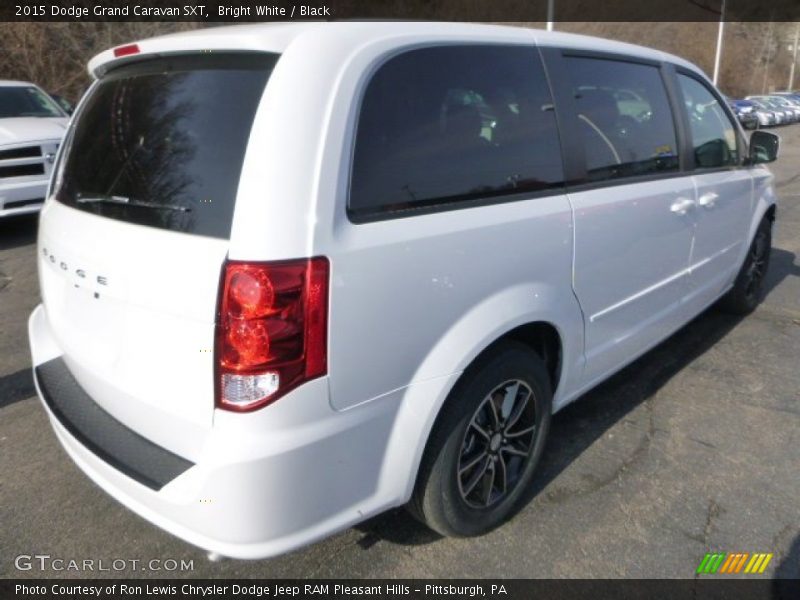 Bright White / Black 2015 Dodge Grand Caravan SXT