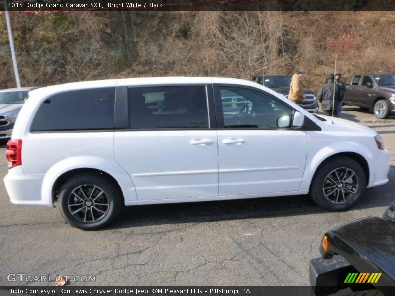 Bright White / Black 2015 Dodge Grand Caravan SXT