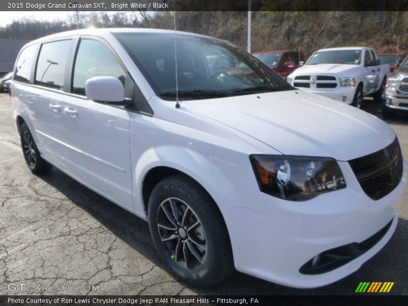 Bright White / Black 2015 Dodge Grand Caravan SXT