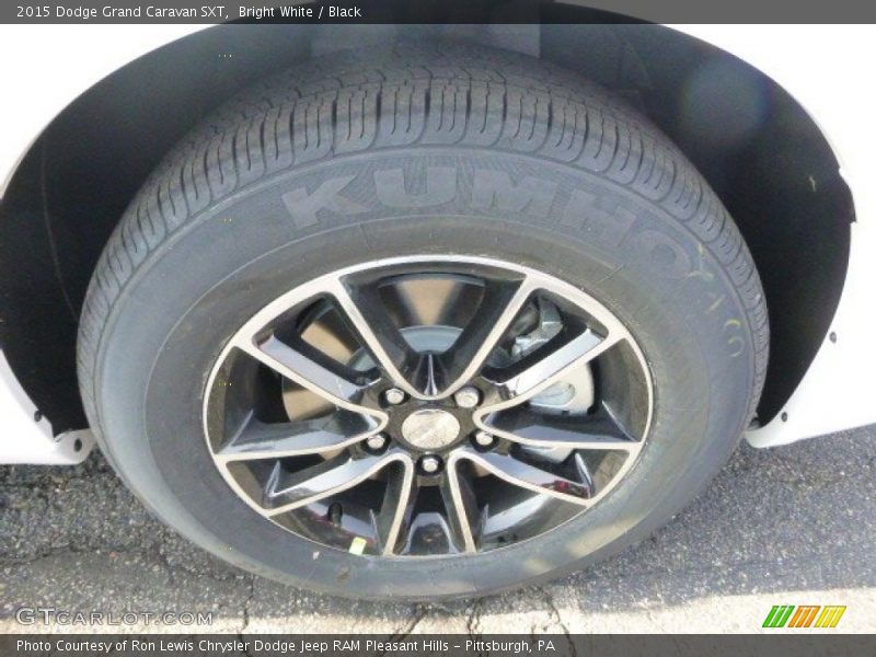 Bright White / Black 2015 Dodge Grand Caravan SXT