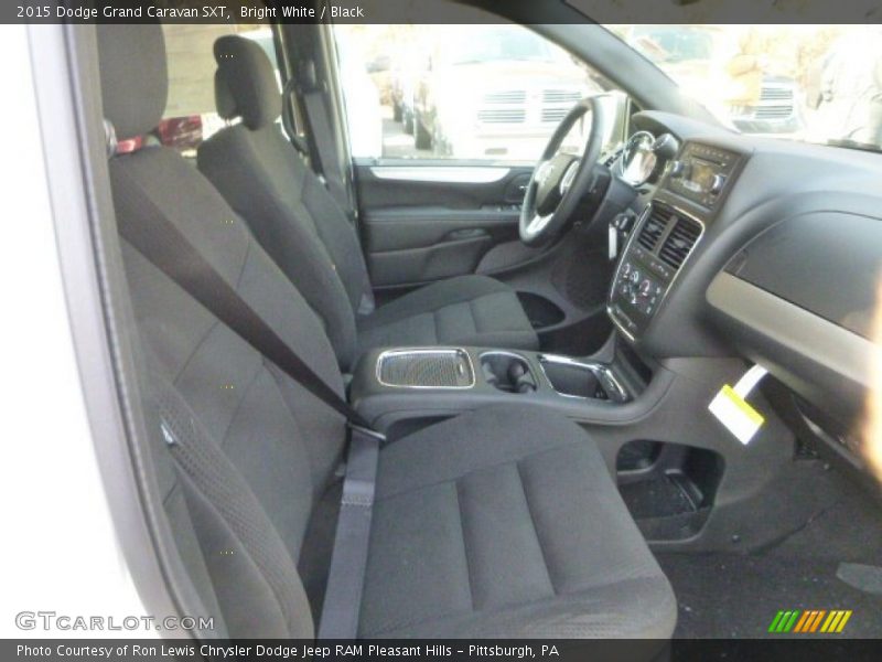 Bright White / Black 2015 Dodge Grand Caravan SXT
