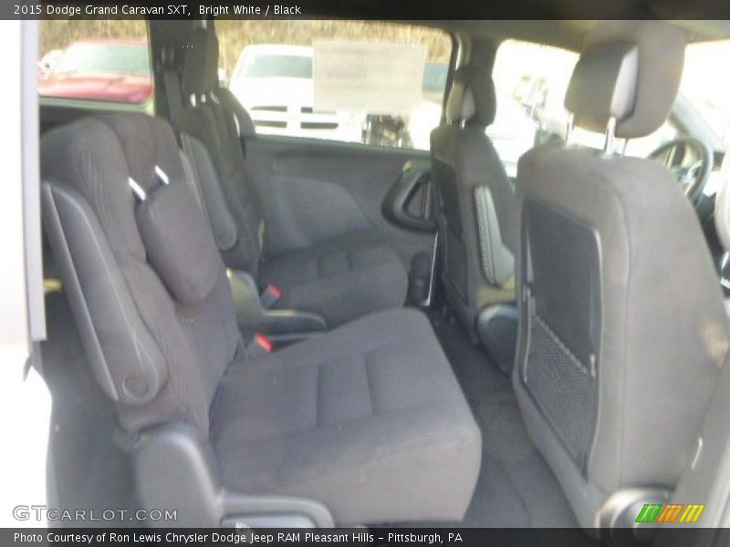 Bright White / Black 2015 Dodge Grand Caravan SXT