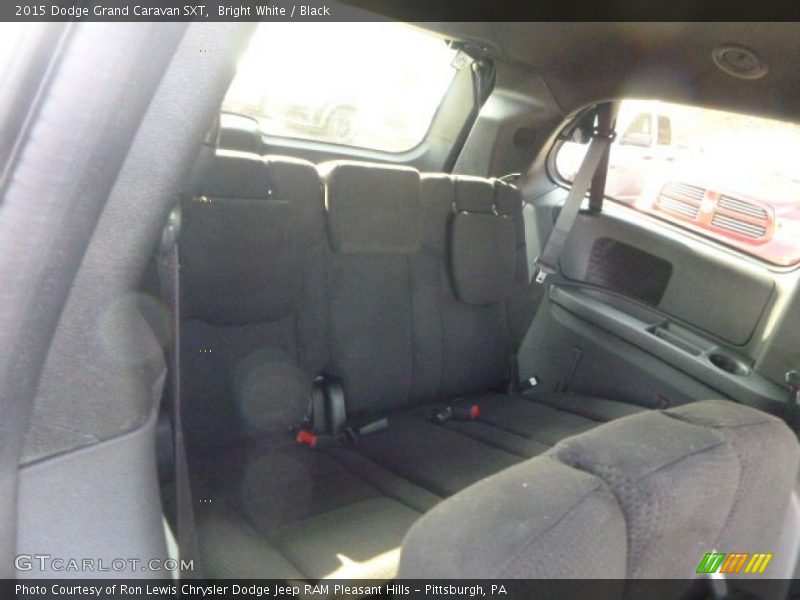 Bright White / Black 2015 Dodge Grand Caravan SXT