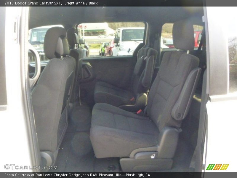 Bright White / Black 2015 Dodge Grand Caravan SXT