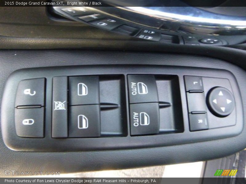 Bright White / Black 2015 Dodge Grand Caravan SXT
