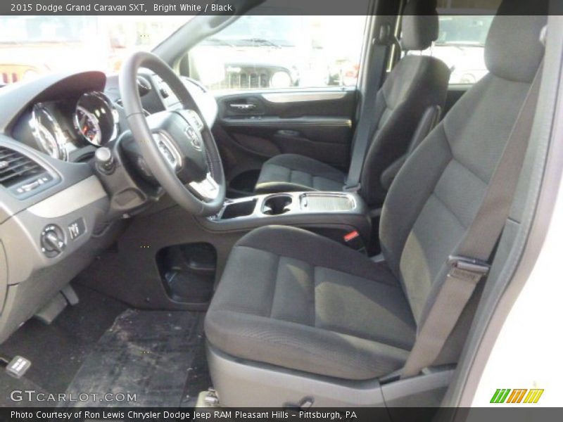 Bright White / Black 2015 Dodge Grand Caravan SXT