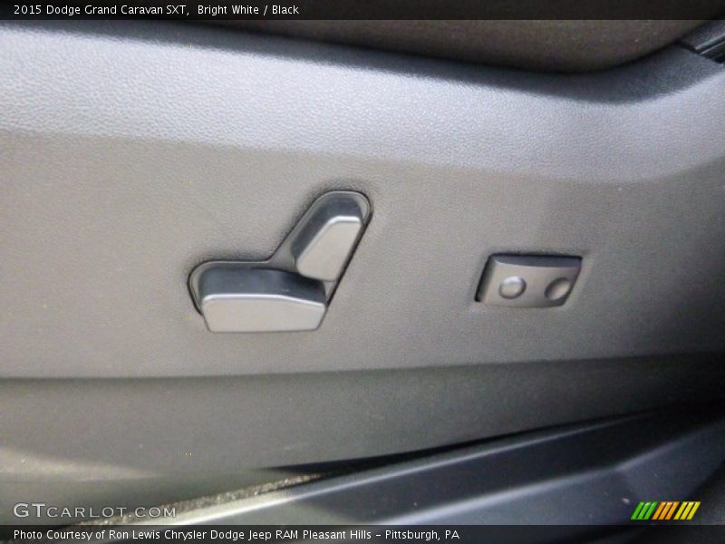 Bright White / Black 2015 Dodge Grand Caravan SXT