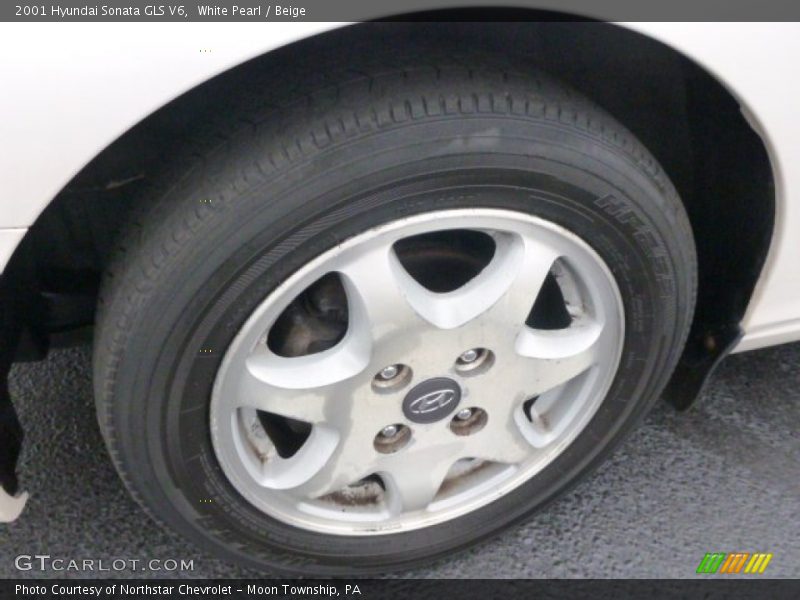 White Pearl / Beige 2001 Hyundai Sonata GLS V6