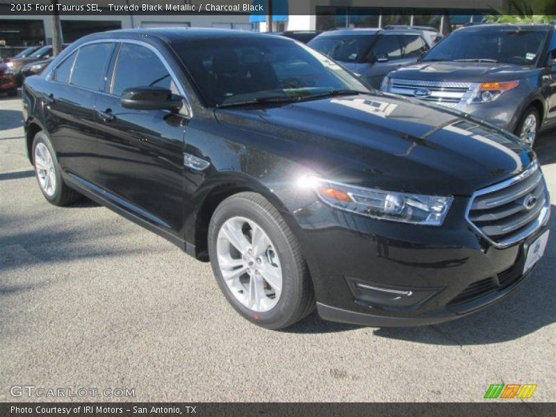 Tuxedo Black Metallic / Charcoal Black 2015 Ford Taurus SEL