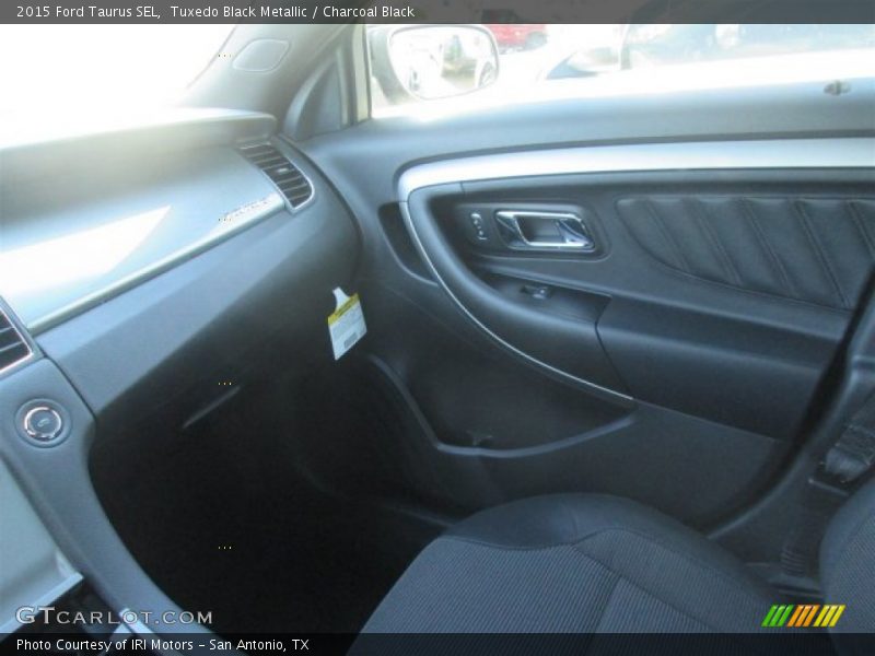 Tuxedo Black Metallic / Charcoal Black 2015 Ford Taurus SEL