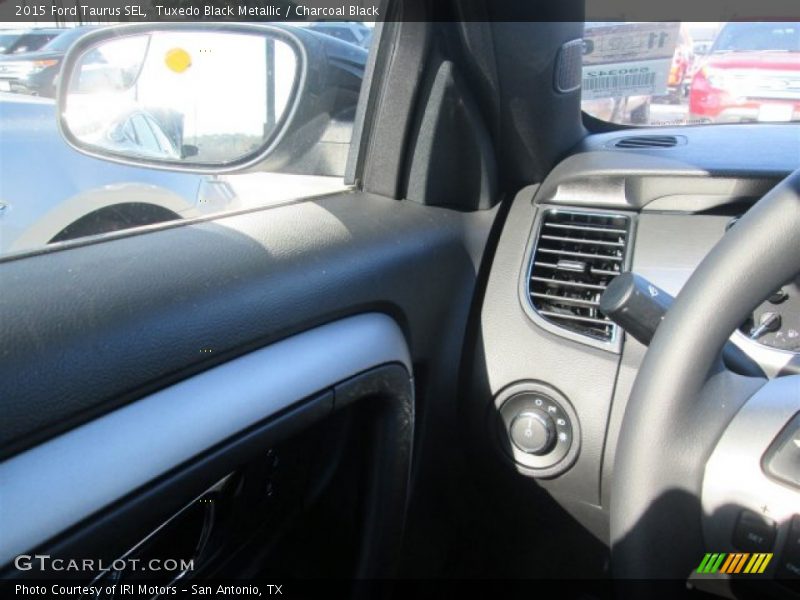 Tuxedo Black Metallic / Charcoal Black 2015 Ford Taurus SEL