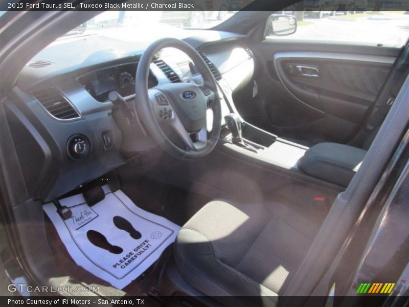 Tuxedo Black Metallic / Charcoal Black 2015 Ford Taurus SEL
