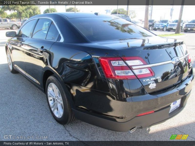 Tuxedo Black Metallic / Charcoal Black 2015 Ford Taurus SEL
