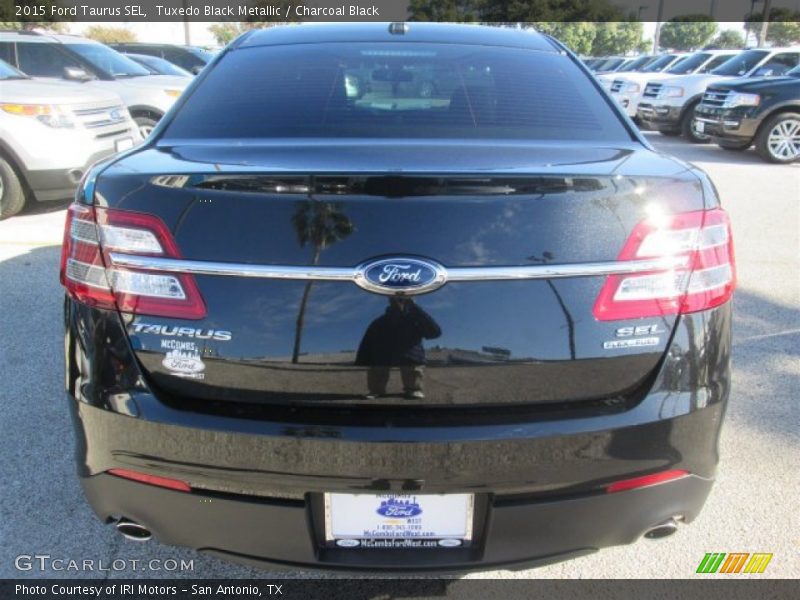 Tuxedo Black Metallic / Charcoal Black 2015 Ford Taurus SEL