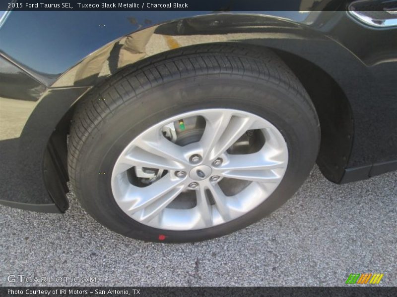 Tuxedo Black Metallic / Charcoal Black 2015 Ford Taurus SEL