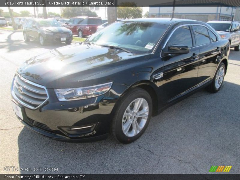 Tuxedo Black Metallic / Charcoal Black 2015 Ford Taurus SEL